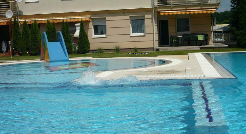 Relax Beach Apartman Hajdúszoboszló Exterior foto